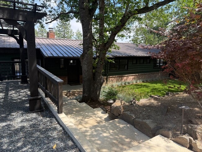 Newly remodel Charming Mid-Century Home - Newly remodel Charming Mid-Century Home