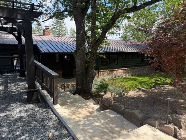 Building Photo - Newly remodel Charming Mid-Century Home