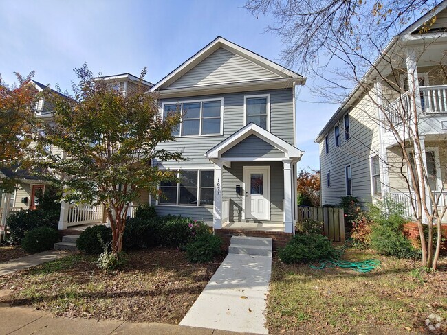 Building Photo - 3 Bedroom, 2.5 Bath Townhome Close to UTC!