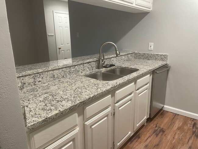 Photo - 821 W Harwood Rd Unidad Condo D