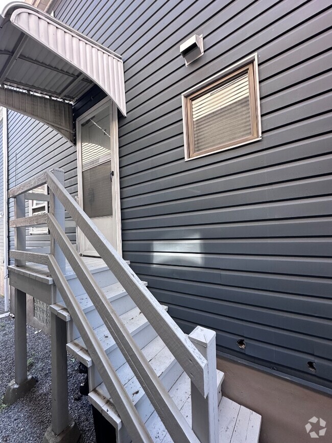 Building Photo - 606 W Main St Rental