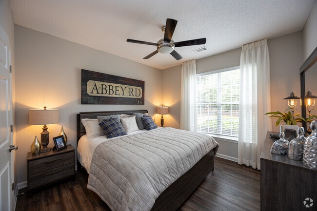 2BR, 2BA - 1150SF