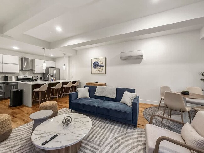 Photo - 236 W Thompson St Unit ID1055773P