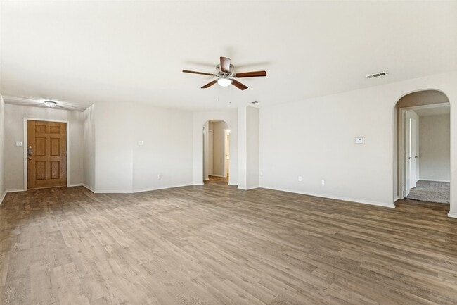 Photo - 556 Winbridge Ln