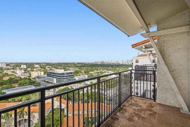 Building Photo - 888 S Douglas Rd Unit PH13