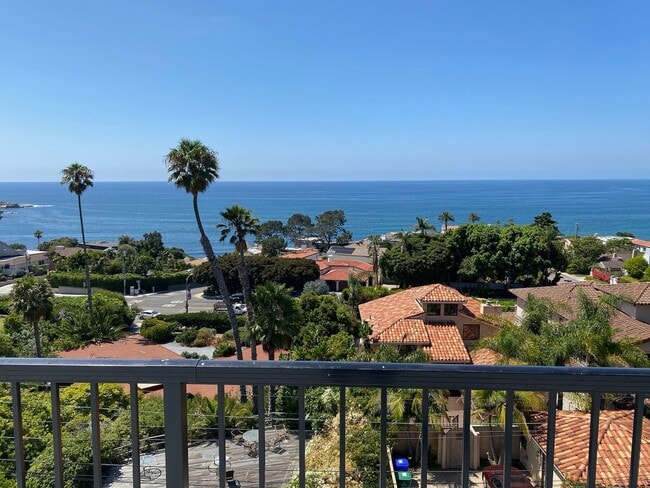 Photo - Gorgeous luxury flat with ocean view in La Jolla. Gustavo Lopez