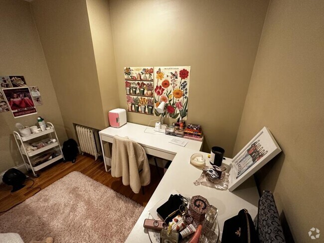Building Photo - 3 bedroom in Brookline MA 02446 Unit 2 Rental