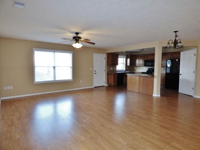 Photo - 4 bedroom 2.5 bathroom duplex located in a quiet neighborhood!