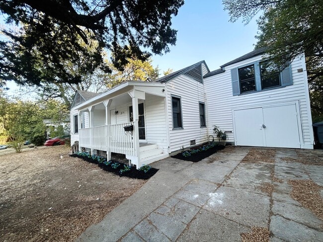 Photo - 314 W Clarendon Dr