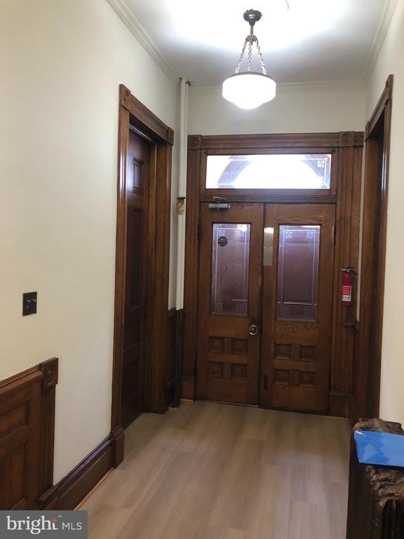 Building Photo - 130 N Potomac St Unit APT 1S