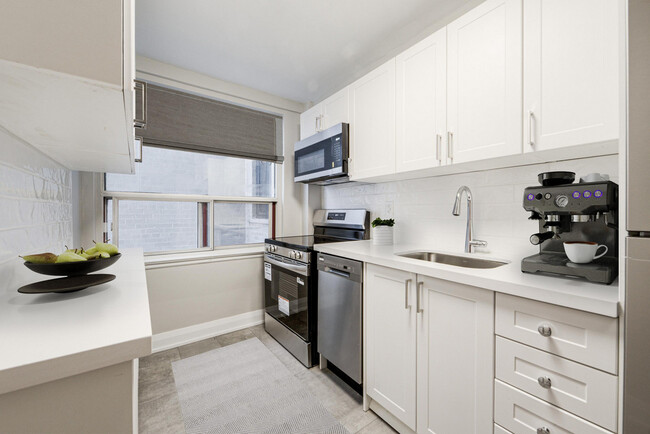 Building Photo - Ava Manor