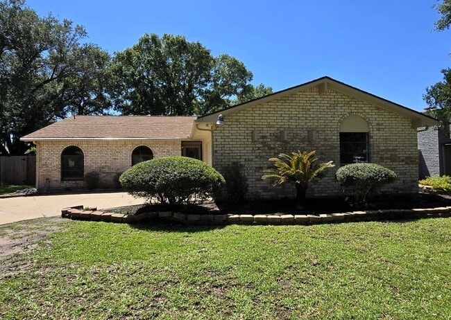 Building Photo - 4055 Cypressdale Dr