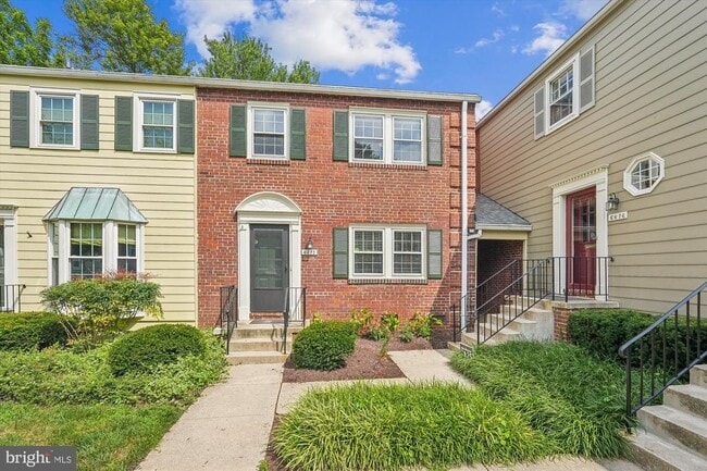 Photo - 6672 Hillandale Rd Townhome