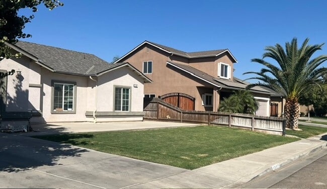1327 Fort Worth Ave
