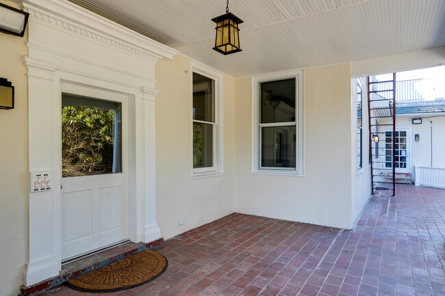 #302 entrance - 2112 Monteiro Ave Unit 103