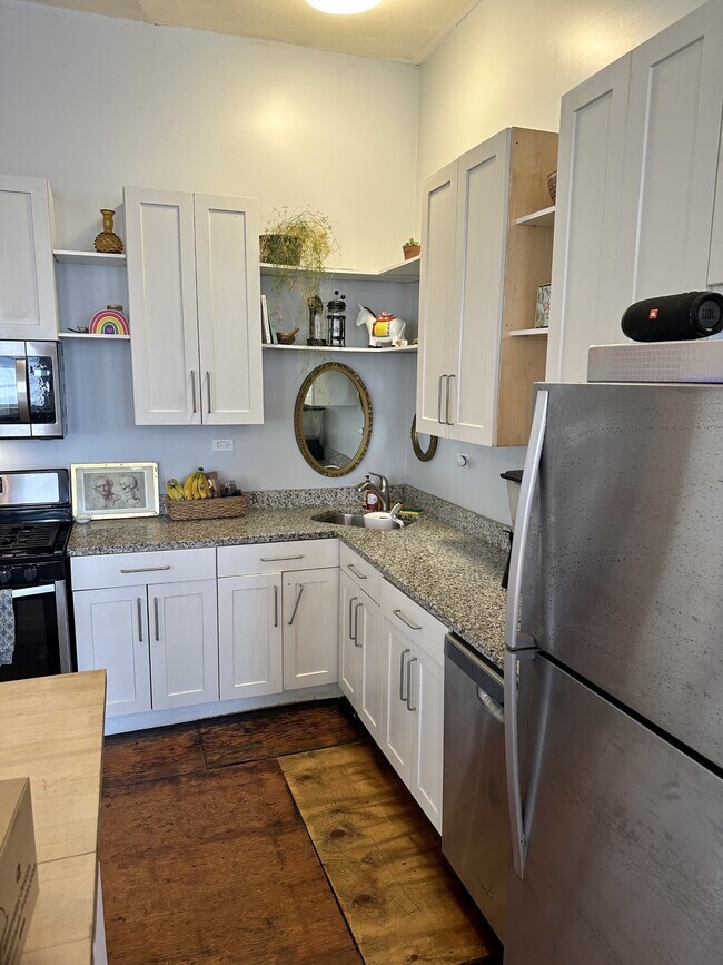 Photo - 1714 W 46th St