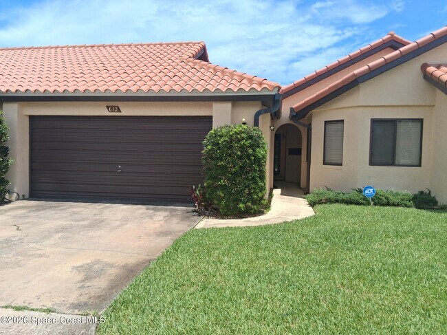 Building Photo - 613 Manatee Dr