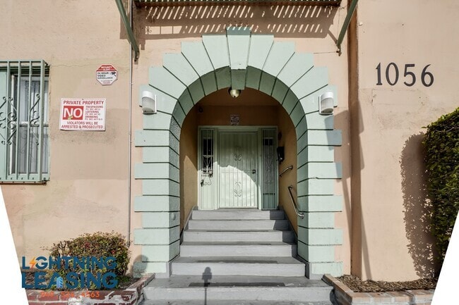 Building Photo - 1059 Normandie Ave Unit 301C Rental