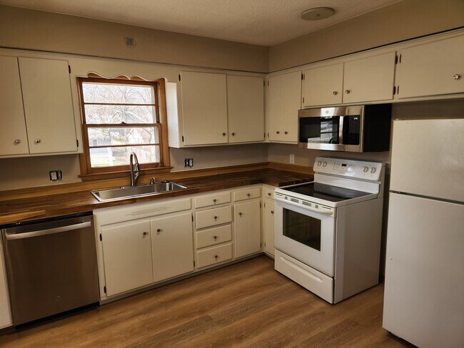 Kitchen - 4044 52nd St