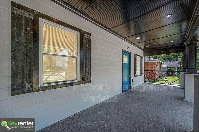 Photo - 872 Beryl St SW