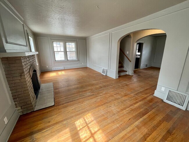 Photo - 3058 Belvedere Blvd