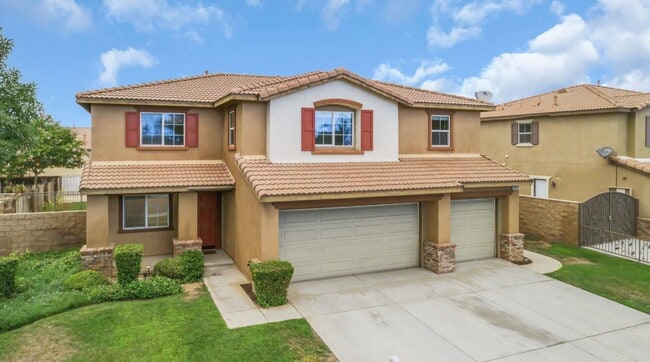 Stunning 5BR Home with Pool in Orangecrest... - Stunning 5BR Home with Pool in Orangecrest...