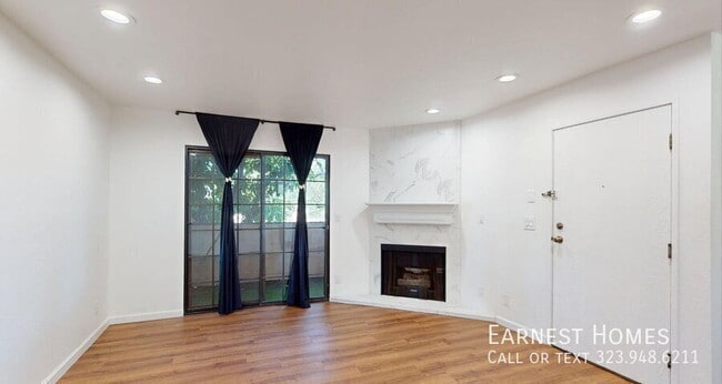 Photo - 10220 De Soto Ave Unidad 11