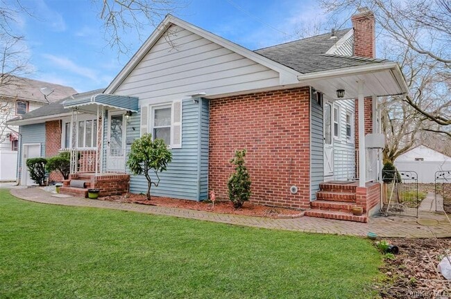 Photo - 241 Woodbury Rd