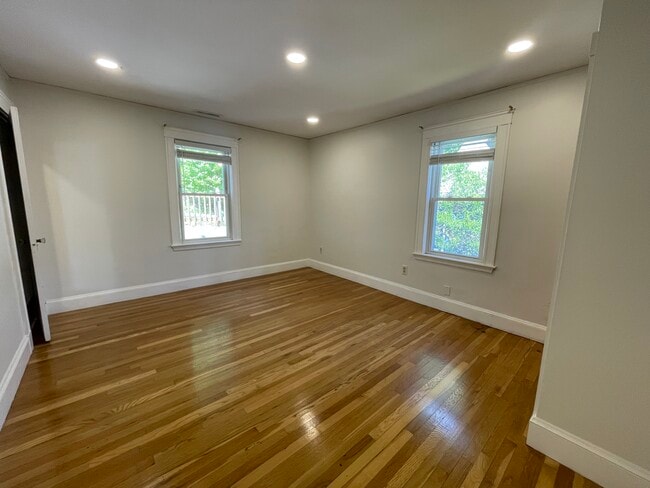 Building Photo - 58 Edgecliff Rd Unit 2 Rental