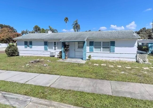 Building Photo - 1701 Pasadena Dr