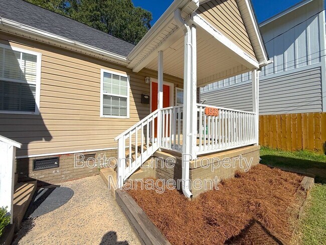 Photo - 1823 Union St