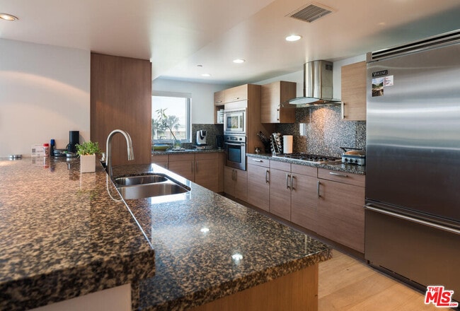 Photo - 13650 Marina Pointe Dr Unidad 607