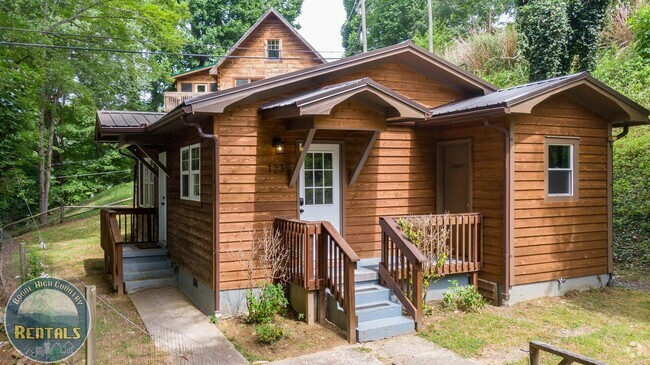 Building Photo - Chic 2 Bedroom Cabin in Vilas Rental