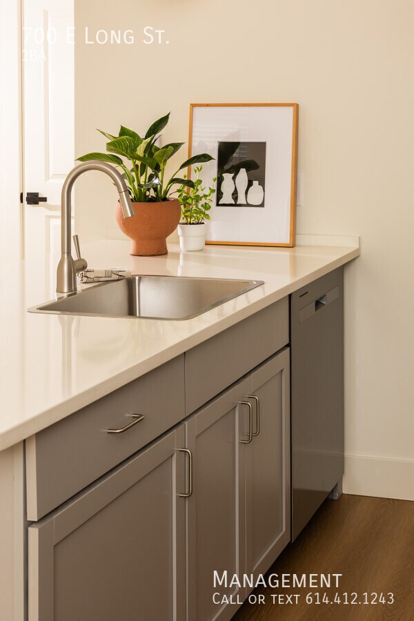 Photo - 700 E Long St