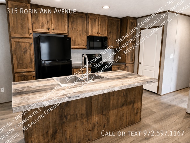 Photo - 315 Robin Ann Ave
