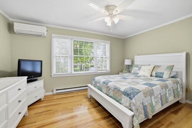 Primary bedroom 2nd floor/Ocean view