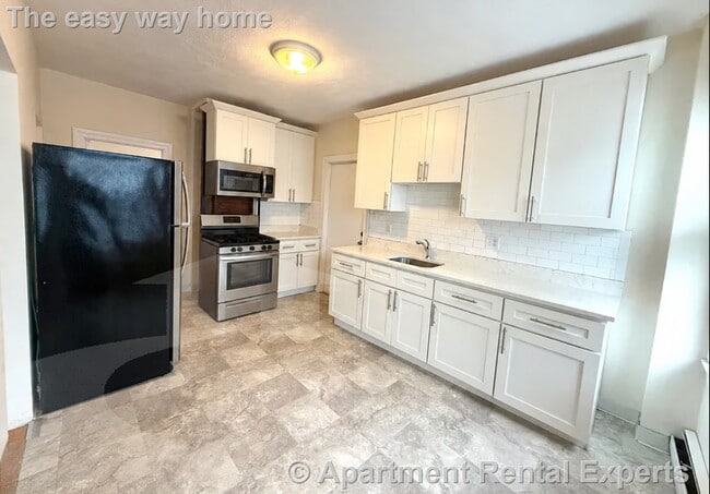 66 Morton Ave Unit 2
