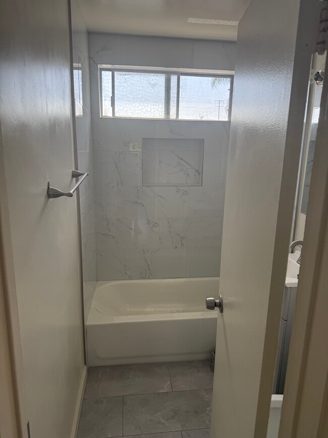 15116 Studebaker Rd Unit 7