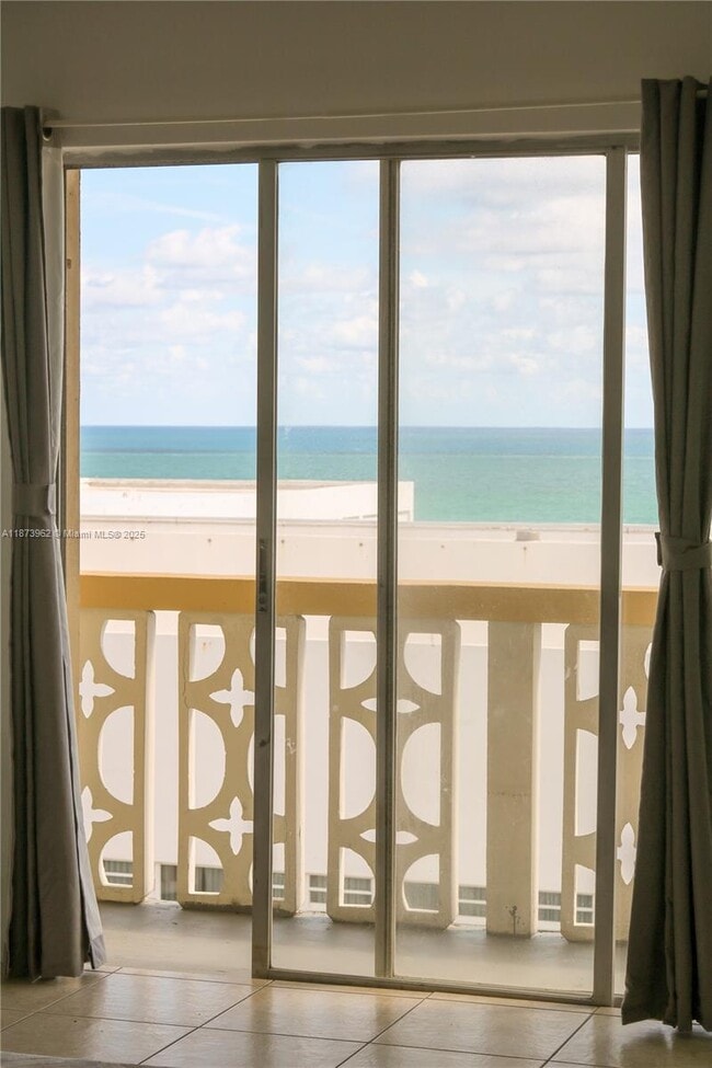 Building Photo - 3100 Collins Ave Unit 1002 Rental