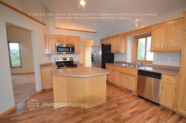 Photo - 713 3rd St SW