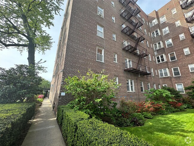 Building Photo - 84-49 168th St Unit 4S Rental