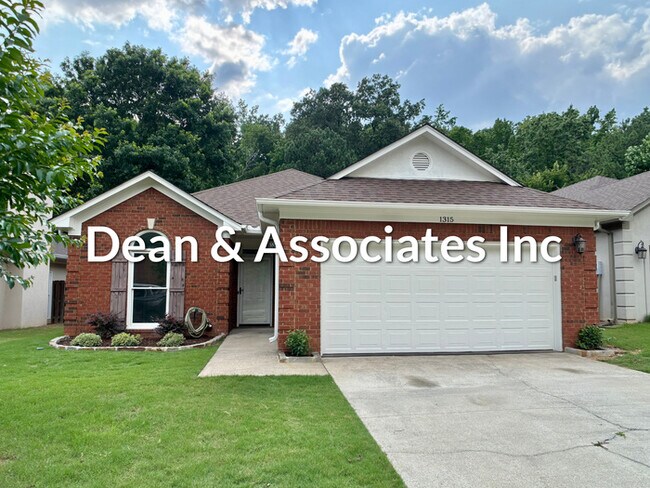 Photo - 1315 Berwick Dr House