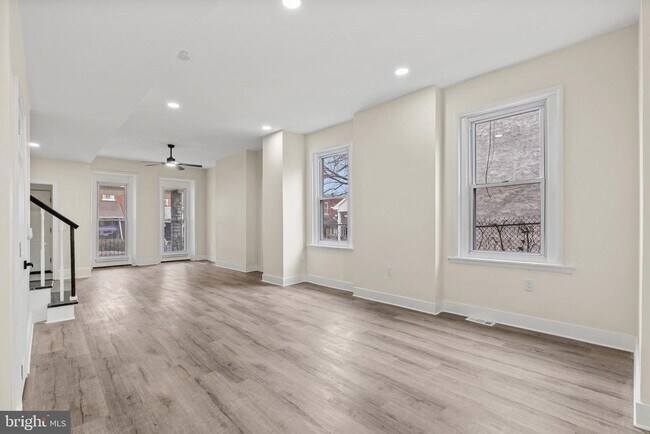 Photo - 5433 Stewart St