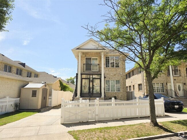 Building Photo - 16-10 150th Pl Rental