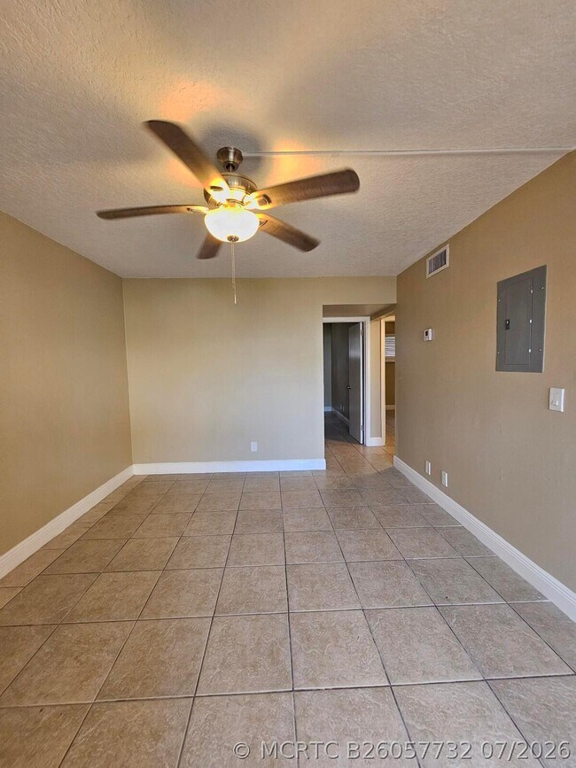 1200 Blue Heron Blvd Unidad 5