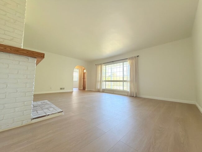 Photo - 8821 Aqueduct Ave