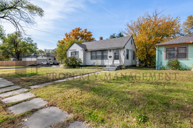 Photo - 1701 N Floberta Rd