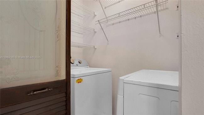 Photo - 570 Woodgate Cir