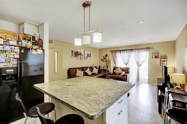 Photo - 505 S Pine Island Rd Unidad B307
