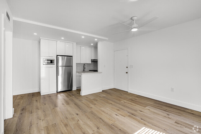 Building Photo - 5991 SW 76th St Unit B5 Rental